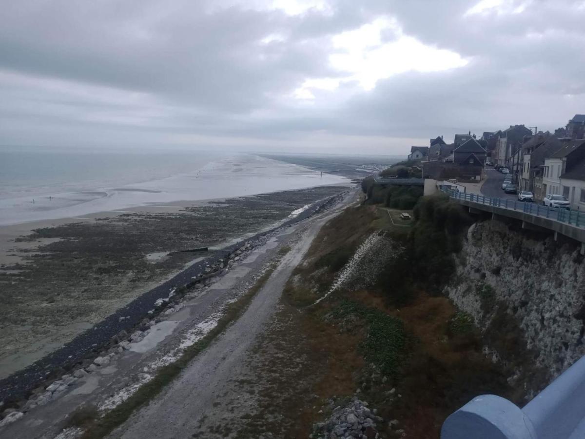 Charmant Appartement Vu Sur Mer Ault Exterior photo