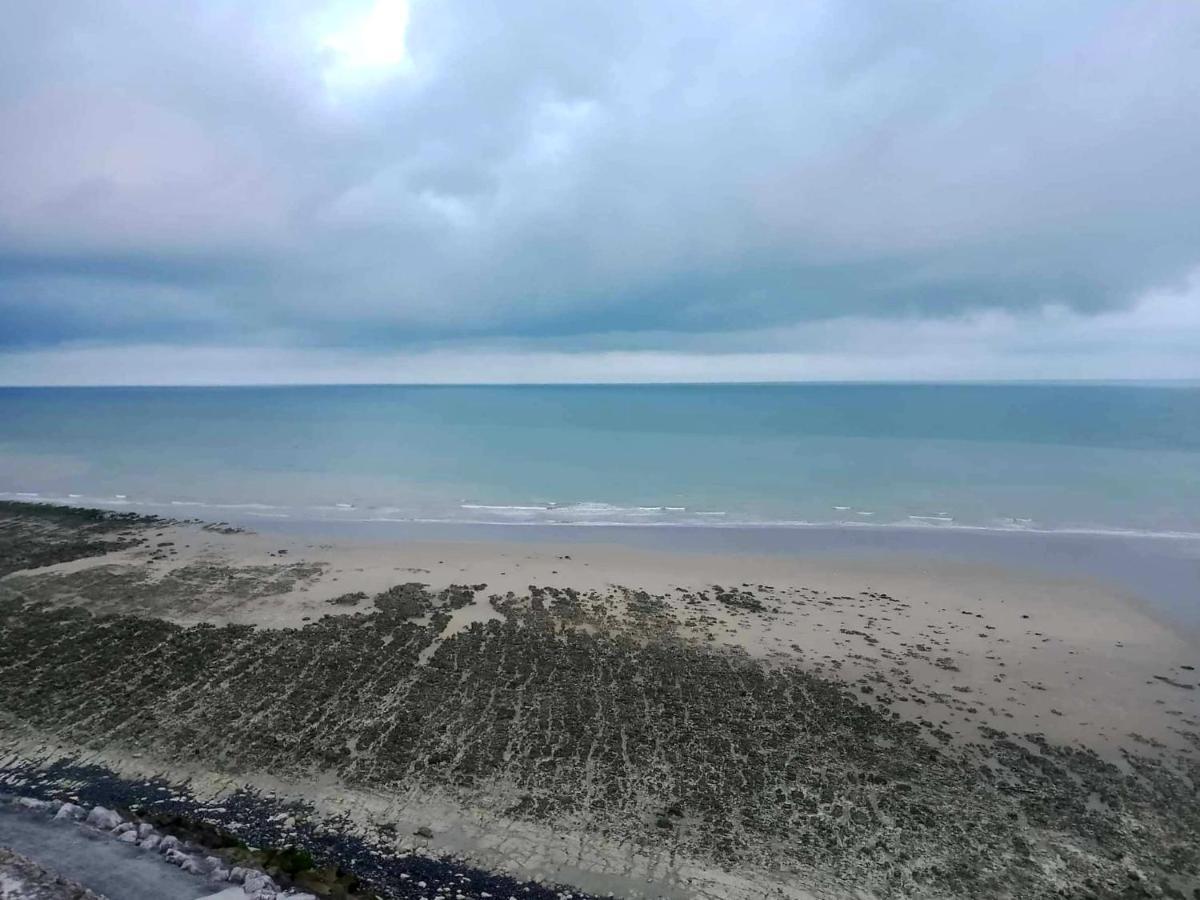 Charmant Appartement Vu Sur Mer Ault Exterior photo